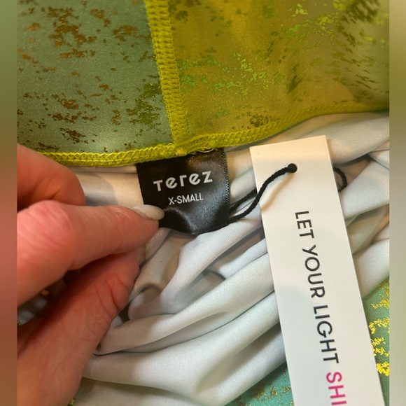 TEREZ high shine Pistachio Haze Foil
Balayage Legging & sports bra set NEW activ - Picture 10 of 10